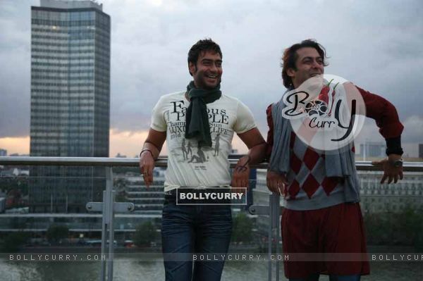 Salman Khan and Ajay Devgan in the movie London Dreams (38590)