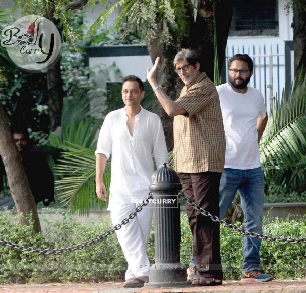 Amitabh Bachchan shoots for Sujoy Ghosh's "Te3n" in Kolkata (385973)