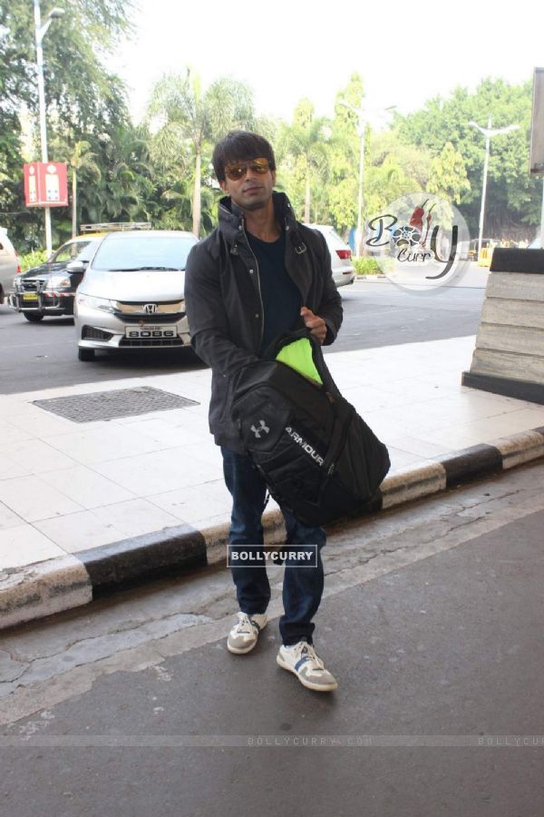 Karan Singh Grover snapped at Airport