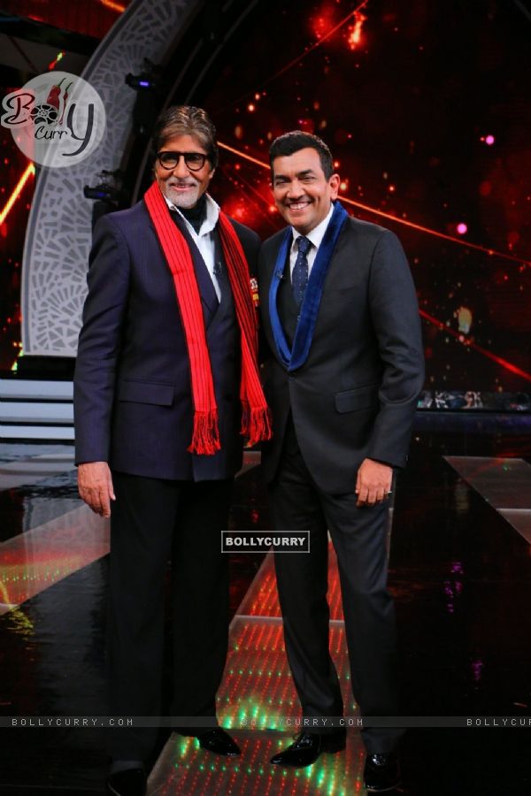 BigB and Sanjeev Kapoor at 'Aaj Ki Raat Hai Zindagi' Show
