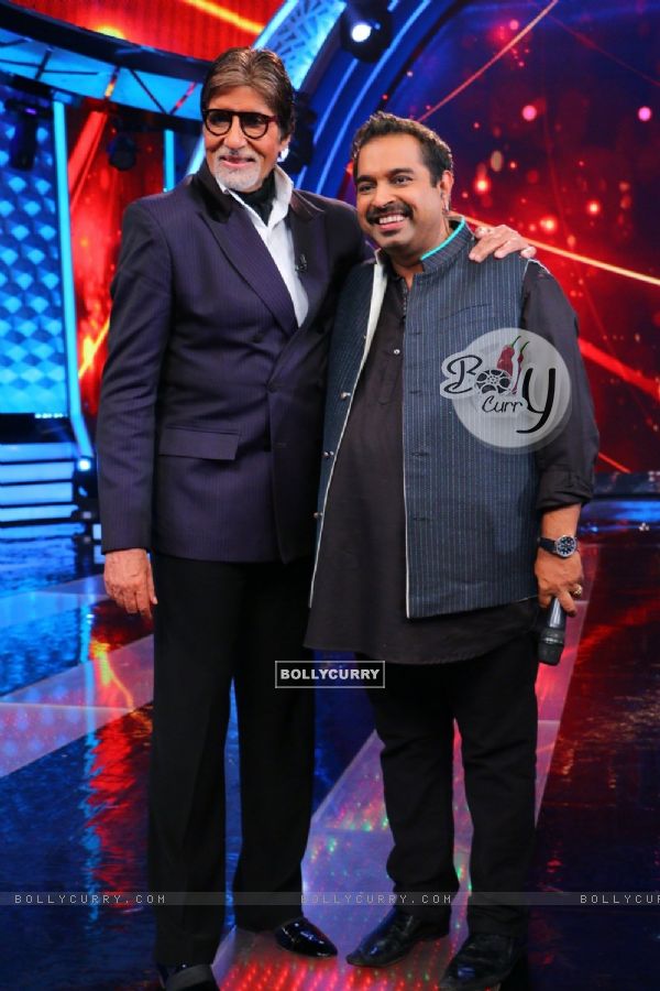 BigB and Shankar Mahadevan at 'Aaj Ki Raat Hai Zindagi' Show