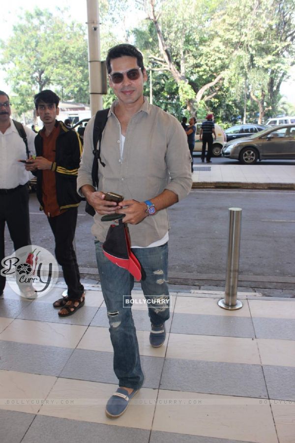 Dino Morea Snapped at Airport