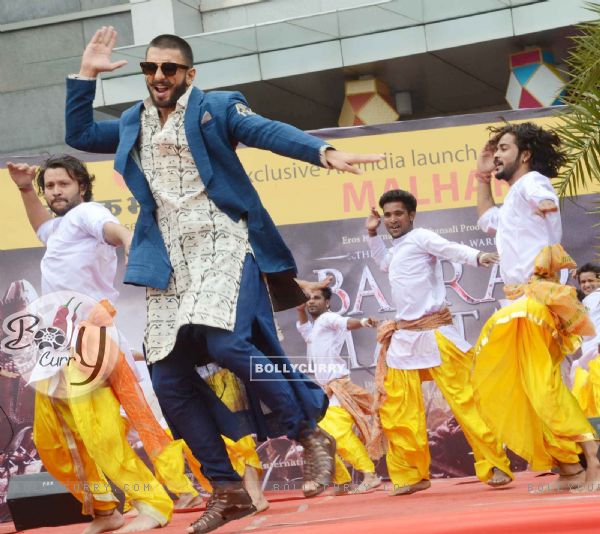 Ranveer Singh Dance on Beats of Song 'Malhari' from Bajirao Mastani in Bhopal