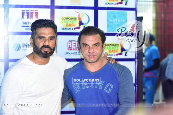Sohail Khan and Suniel Shetty at Mumbai Heroes Match