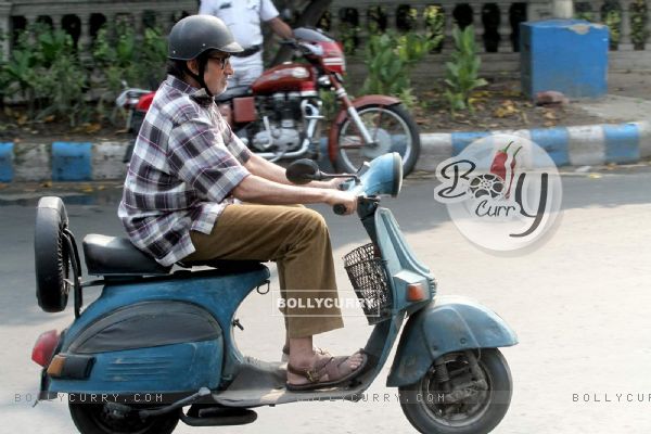 Amitabh Bachchan riding a scooter for "Te3n"