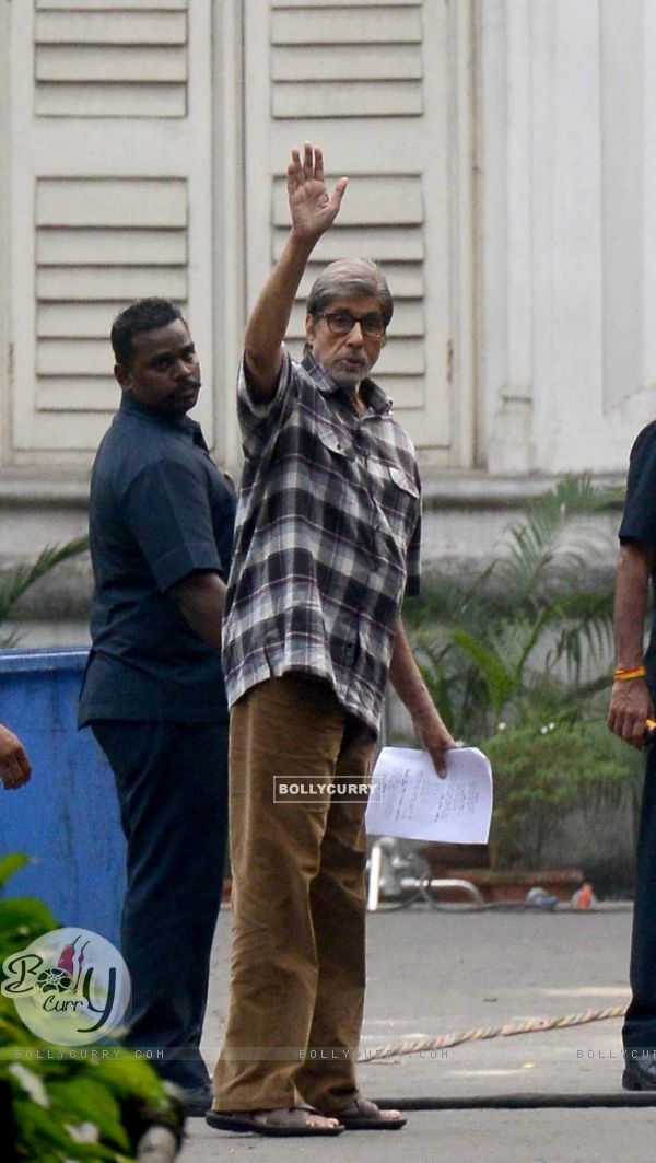 Amitabh Bachchan Shoots in Kolkata for Te3n