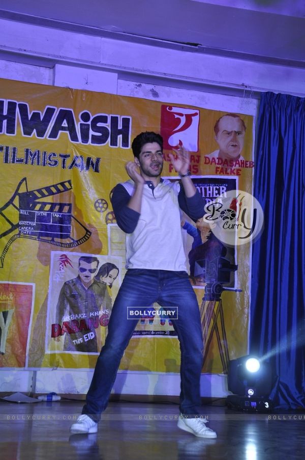 Sooraj Pancholi performing at Inauguration of College Fest 'Khwaish'