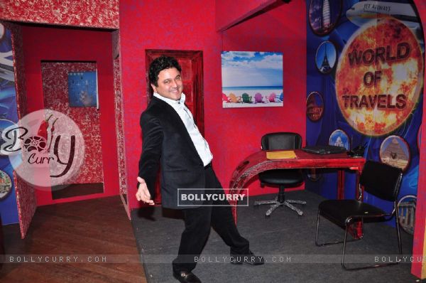 Ali Asgar Poses DDLJ's Shah Rukh Khan in Play 'Dil Toh Baccha Hai Ji'