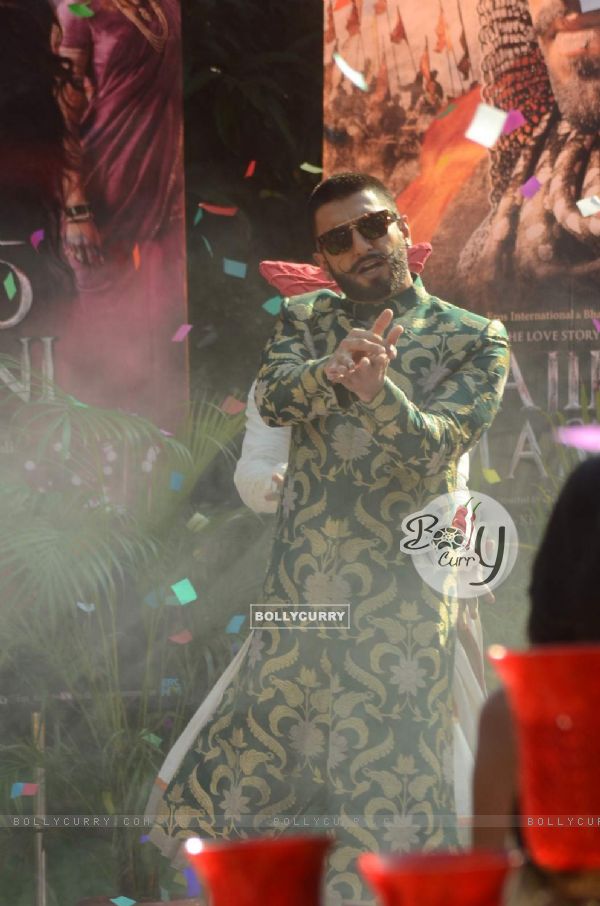 Ranveer Singh performing at Promotions of 'Bajirao Mastani' on 'Swaragini'
