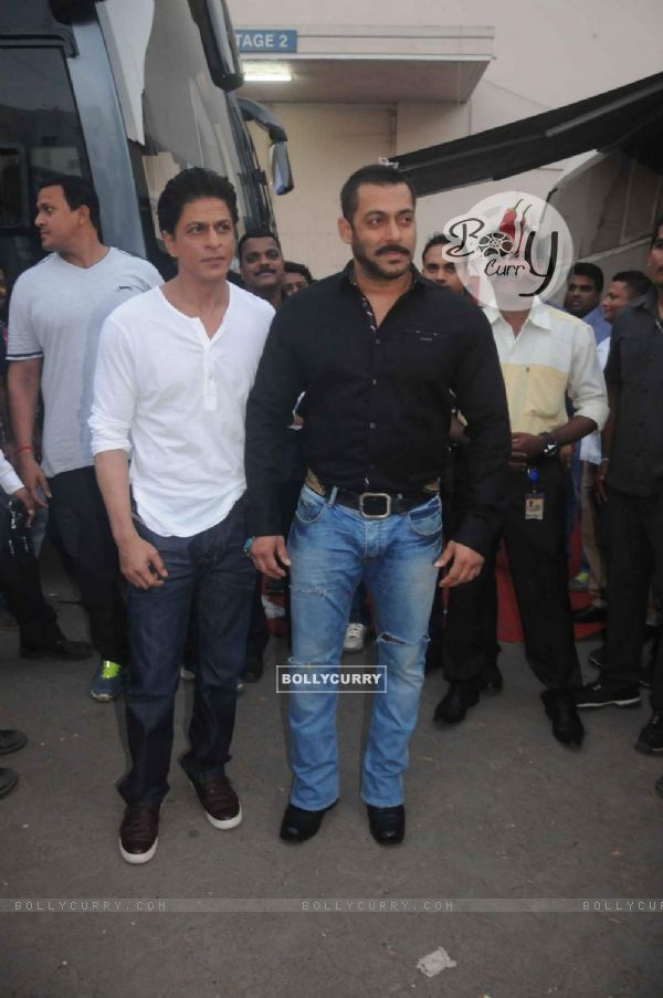 Salman Khan and Shah Rukh Khan Shoots for BB9 Promo