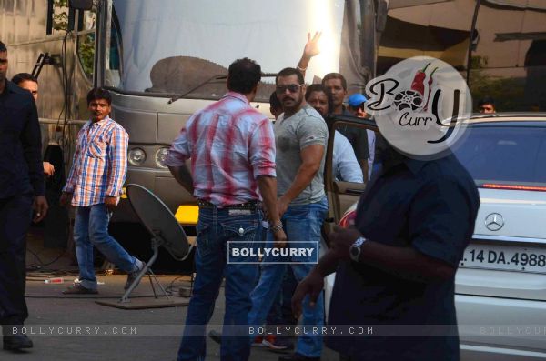 Salman Khan Shoots for Bigg Boss Nau 9 Promo