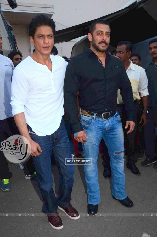 Shah Rukh Khan and Salman Khan Shoots for BB9 Promo