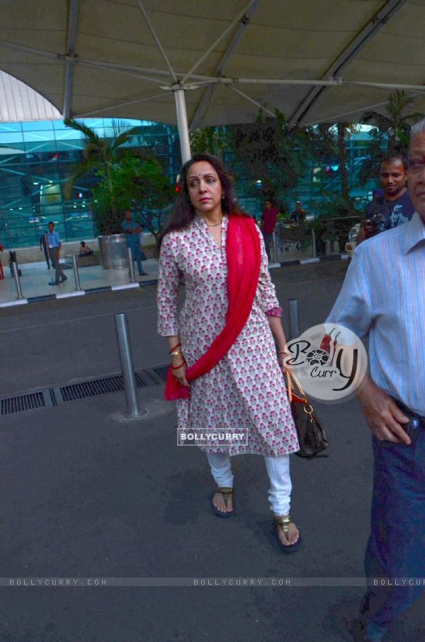 Hema Malini Snapped at Airport