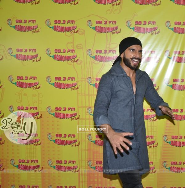 Ranveer Singh Promotes Bajirao Mastani at Radio Mirchi