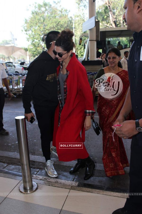 Deepika Padukone and Ranveer Singh Snapped at Airport