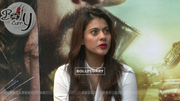 Kajol Looks Stunning During 'Dilwale' Interview (387359)