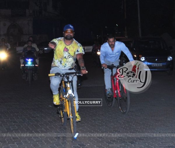 Salman Khan Snapped Cycling on Mumbai Roads