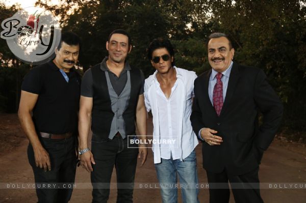 Shah Rukh Khan Promotes Dilwale on C.I.D (387384)