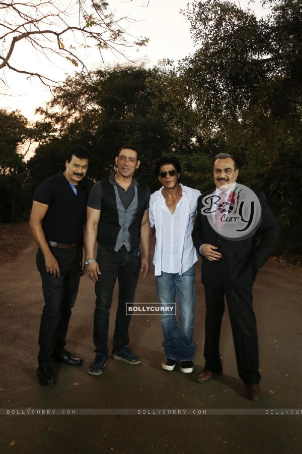 Shah Rukh Khan on C.I.D for Promotions of Dilwale (387385)