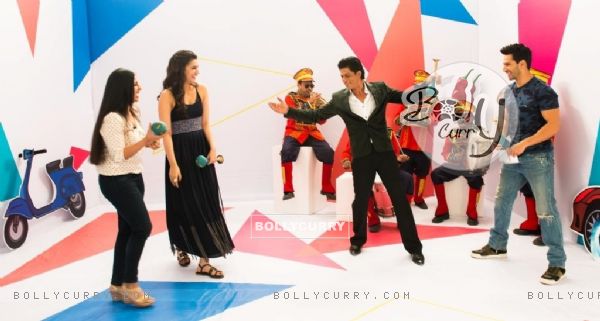 Kriti, Varun and SRK with Garima on Zoom's 'Yaar Mera Superstar' Show for Promotions of Dilwale