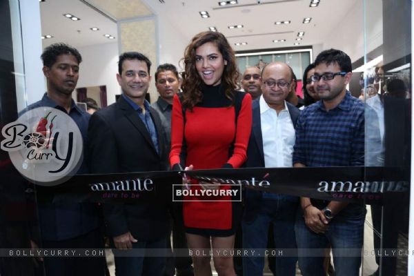 Esha Gupta inaugurates the Store Of Amante