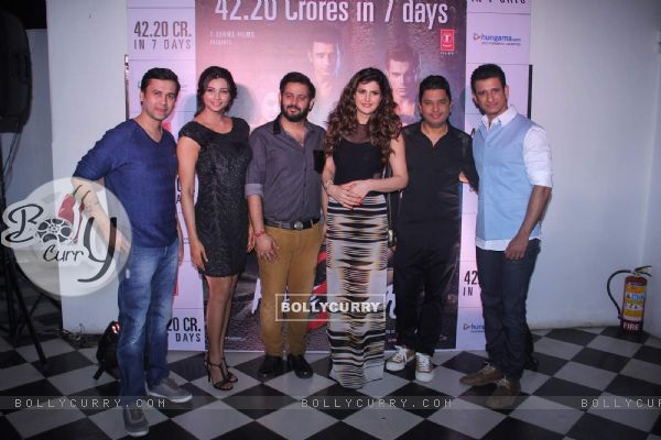 Team poses for the media at the Success Bash of Hate Story 3 (387443)