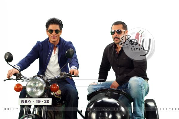 Shah Rukh Khan and Salman Khan on Bigg Boss 9 - 19th and 20th Dec