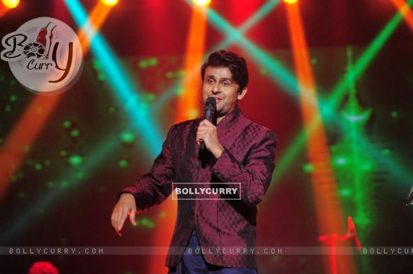 Sonu Nigam Performs for Chinmaya Mission's 'Spirit of India'