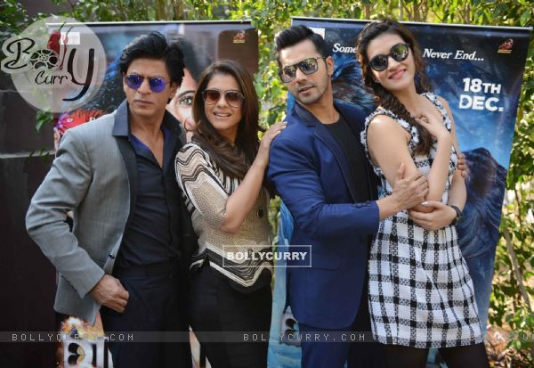 Shah Rukh Khan, Kajol, Kriti Sanon and Varun Dhawan Poses for Media at Press Meet in Delhi