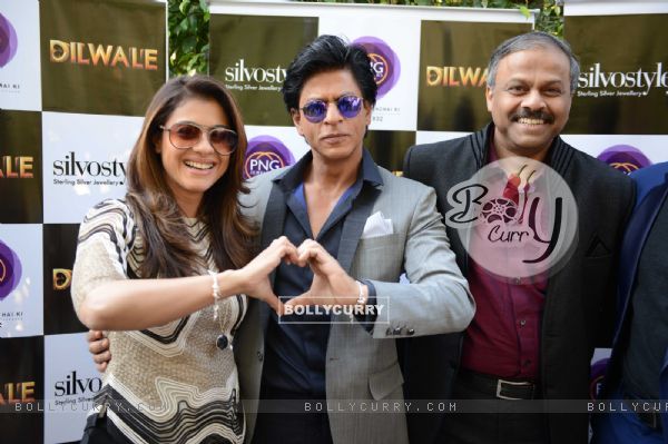 SRK and Kajol at Promotions of Dilwale in Delhi (388349)