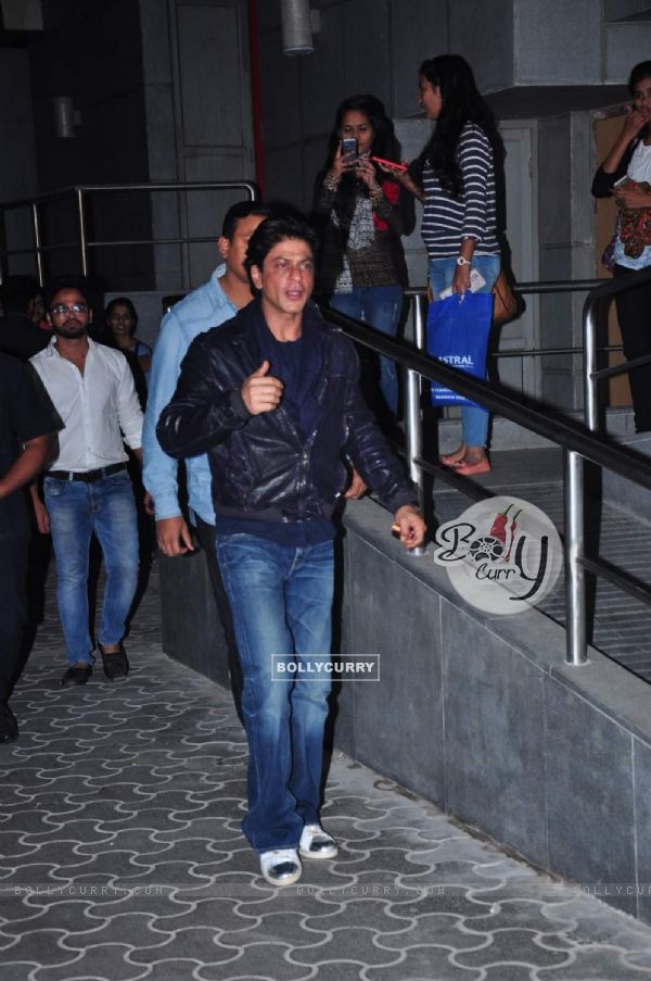 Shah Rukh khan at Special Screening of Dilwale (388360)
