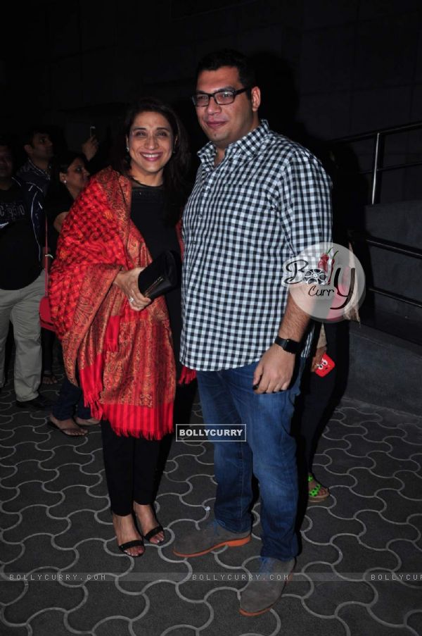 Kayoze Irani with mother Zerobia Irani at Special Screening of Dilwale (388366)