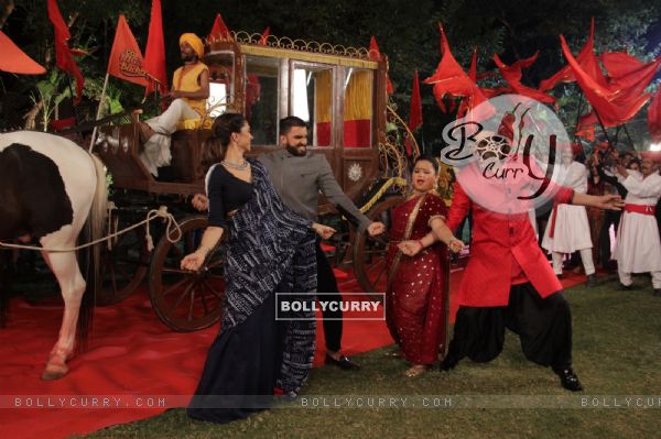 Deepika, Ranveer, Bharti and Krushna at Promotions of Bajirao Mastani on Comedy Nights Bachao (388422)