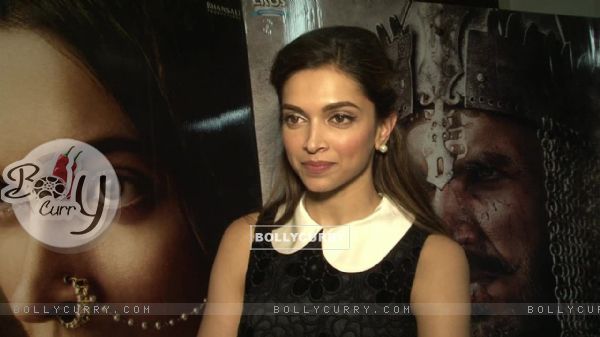 Deepika Snapped at a TV Interview for Bajirao Mastani (388482)