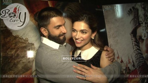 Ranveer Singh gets Romantic with Deepika at a TV Interview for Bajirao Mastani (388483)