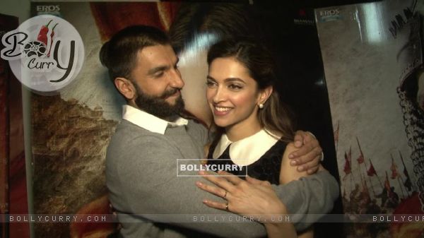 Ranveer gets Romantic with Deepika at a TV Interview for Bajirao Mastani (388484)