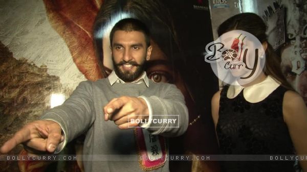 Ranveer Singh and Deepika Padukone Snapped at a TV Interview for Bajirao Mastani (388486)