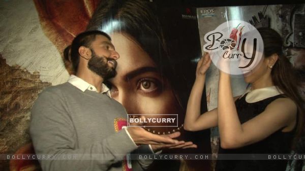 Ranveer Singh and Deepika Padukone Snapped at a TV Interview for Bajirao Mastani (388487)