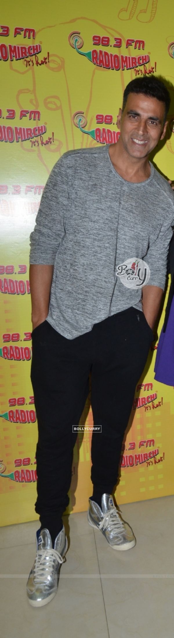 Akshay Kumar for Promotions of 'Airlift' at Radio Mirchi (388490)