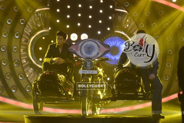 Superstars Shah Rukh Khan and Salman Khan on Bigg Boss 9