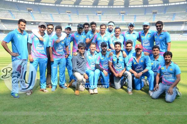 Celebs at Mumbai Heroes Corporate Cricket Match