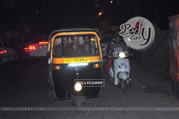 Nikhil Dwivedi and Salman Khan Takes a Rickshaw ride to home post Dinner