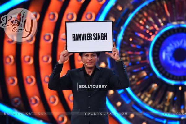 Shah Rukh Khan for Promotions of Dilwale on Bigg Boss 9 (388691)