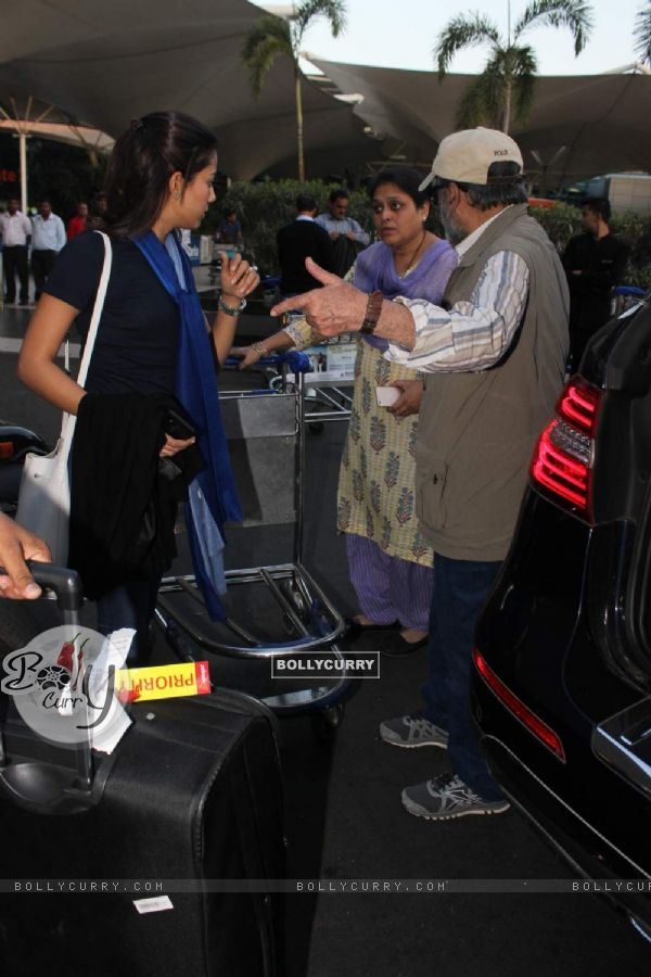 Mira Rajput Kapoor and Supriya Pathak Snapped at Airport
