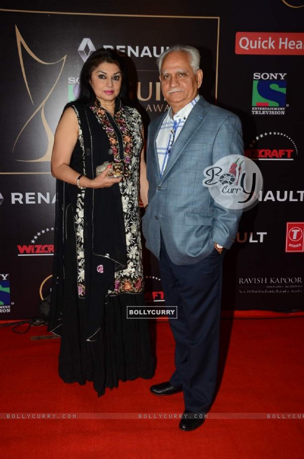 Ramesh Sippy and Kiran Juneja at Guild Awards 2015