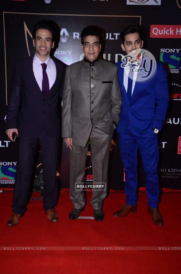 Tusshar  Kapoor and Jeetendra at Guild Awards 2015