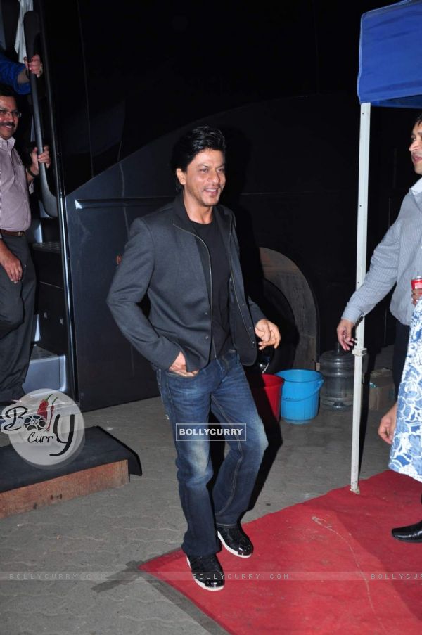 Shah Rukh Khan Snapped at Mehboob Studio!