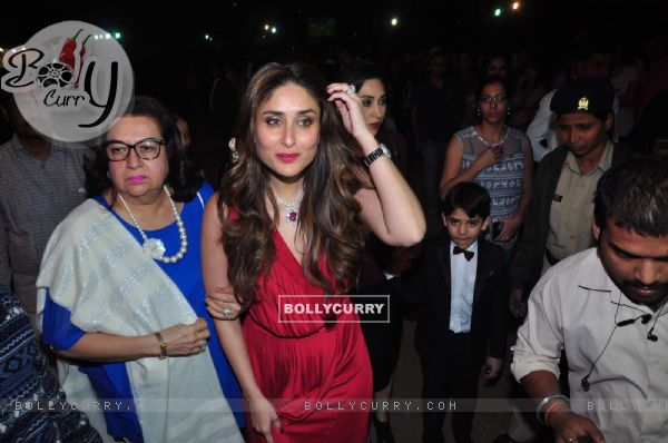 Kareena Kapoor was snapped with Mom on snapped on Christmas Eve