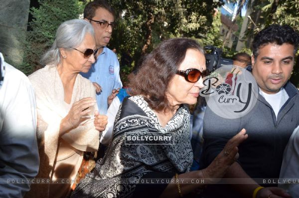 Waheeda Rehman and Asha Parekh snapped at Sadhana Shivdasani's residence