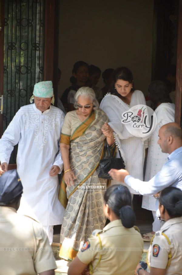 Waheeda Rehman was snapped at Sadhana Shivdasani's Funeral